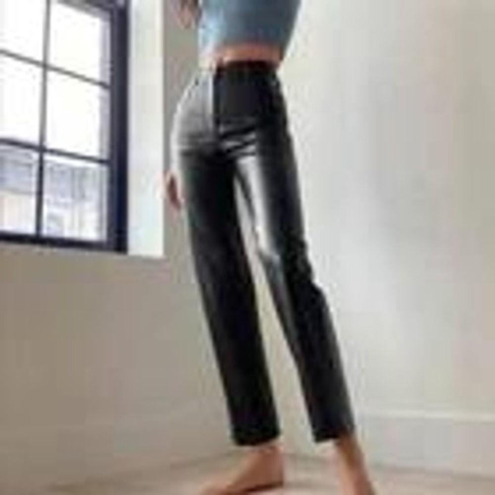 Wilfred Aritzia Melina Black Vegan Leather Straight Leg High Rise Pants Sz 6